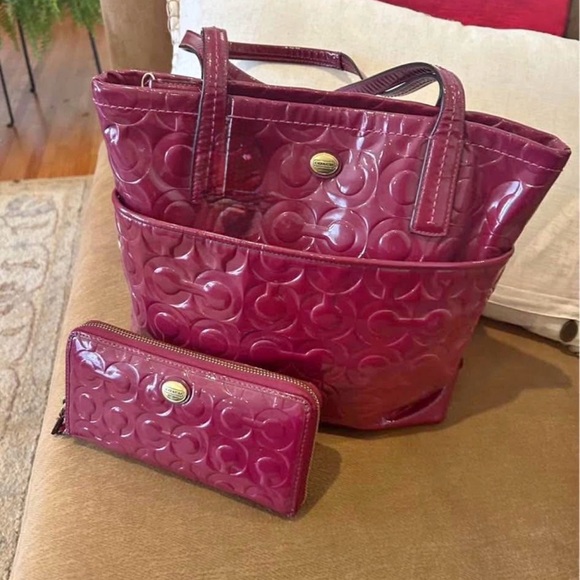 Coach Peyton Embossed Patent Leather Tote Bag w/ matching wallet- Cranberry - Picture 1 of 4